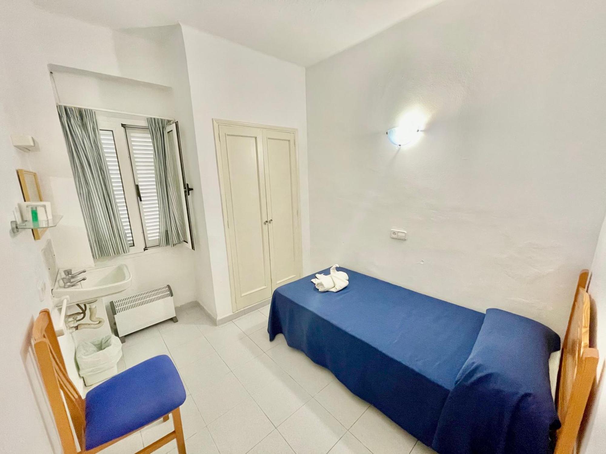 Habitación Individual Estándar con baño compartido